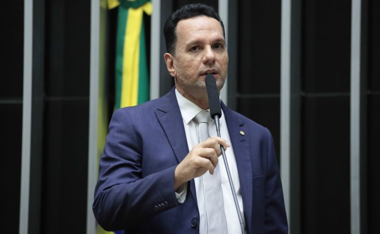 Comissão da Câmara aprova projeto com regras para vender cosméticos em refil